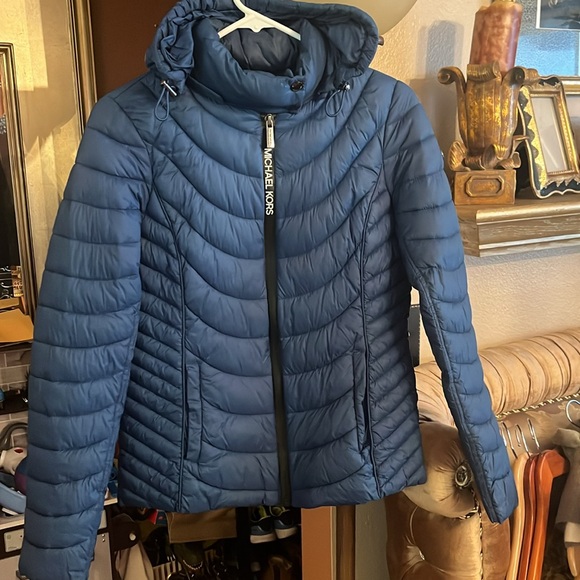 Michael Kors Blue lightweight puffer jacket XS 😊❤️ - Picture 9 of 9